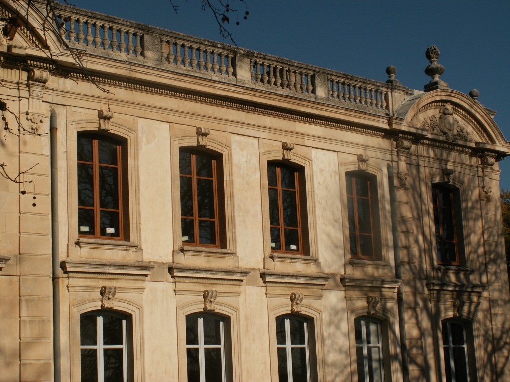 Rénovation du château de Fontségugne reproduction de fenêtres à l'identique